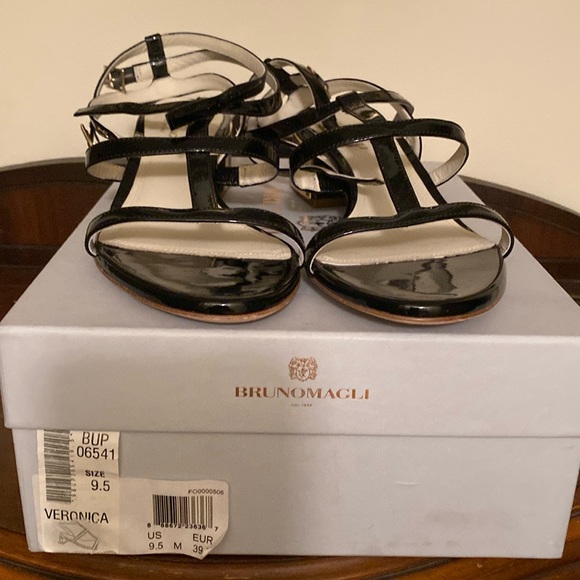 Designer beautiful Black Patent Leather sandals, Size 39.5. These are BNWT. - Picture 2 of 13